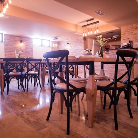 Martini Restaurant & Cazare Sebesel Eksteriør billede