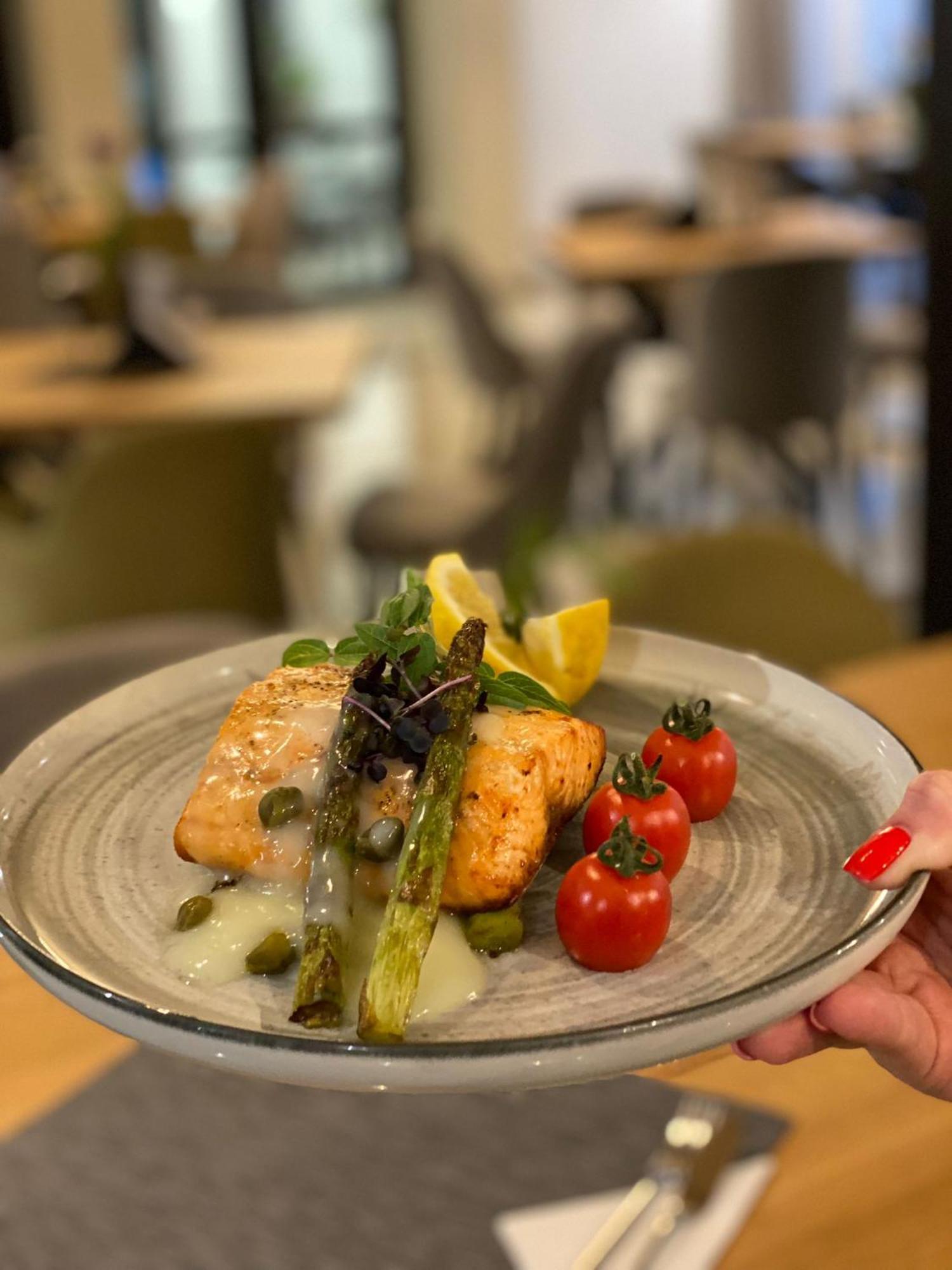 Martini Restaurant & Cazare Sebesel Eksteriør billede
